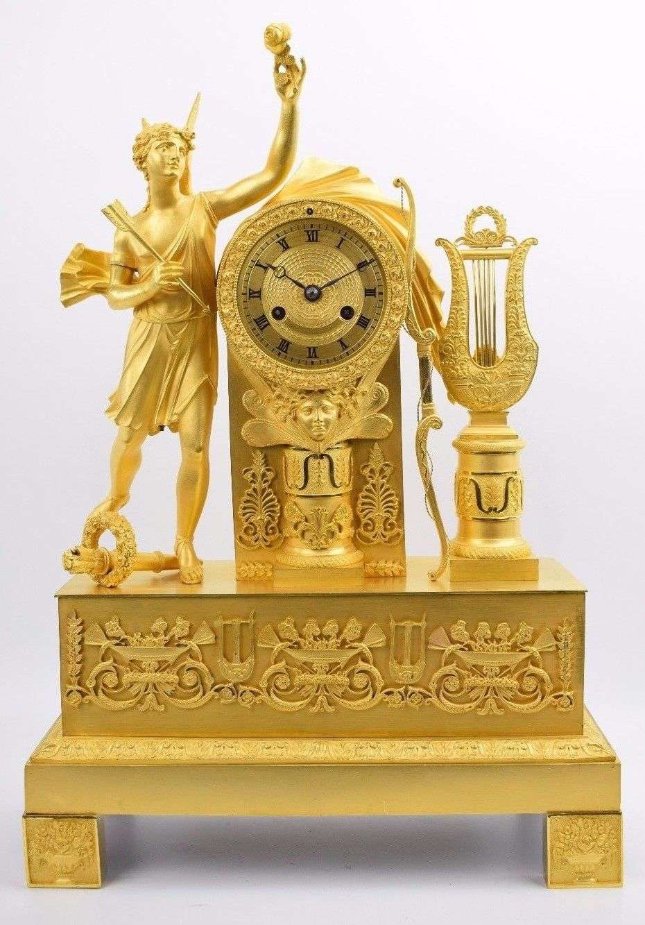 Große, Pariser Pendule aus feuervergoldeter Bronze Amor und Psyche um 1815 Epoque Empire – Vorderansicht