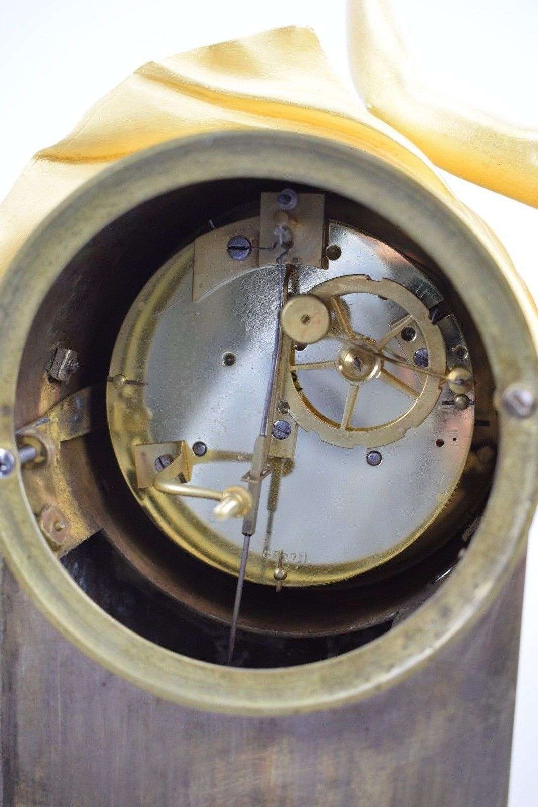 Große, Pariser Pendule aus feuervergoldeter Bronze Amor und Psyche um 1815 Epoque Empire – Uhrwerk