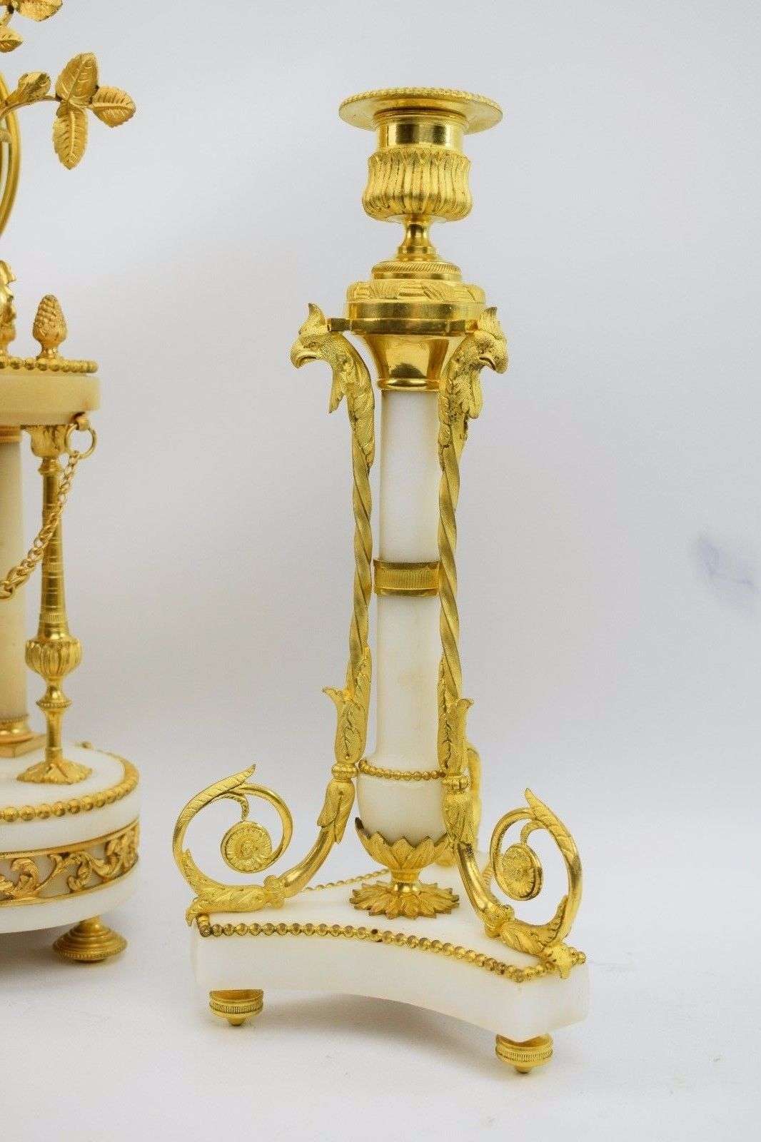 Edle Portaluhren-Garnitur von L. Leroy et Cie A Paris um 1895 mit passenden Kandelabern (Bronze vermutlich von Henry Picard) – Kandelaber