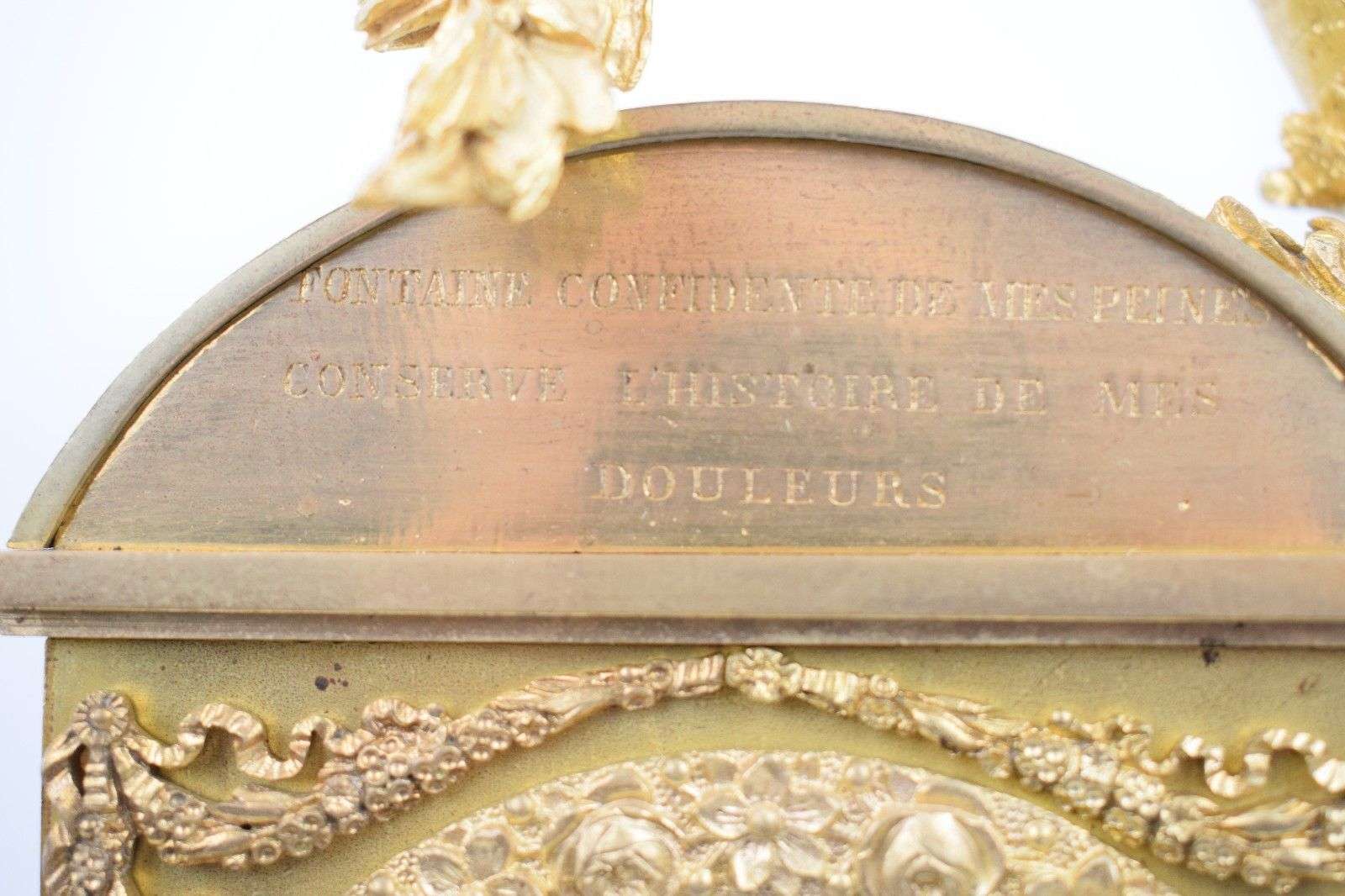 Seltene Pariser Pendule aus vergoldeter Bronze Daphne? am Lorbeerbaum um 1810 Epoque Empire – Detail