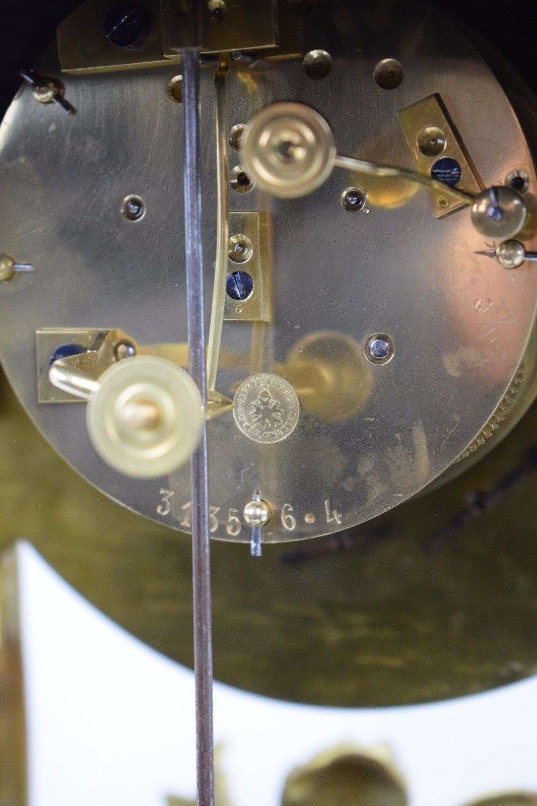 Boullependule mit Konsole im Stile des Regence mit vergoldeten Bronzen um 1880 Uhrwerk von Japy Frères – Uhrwerk