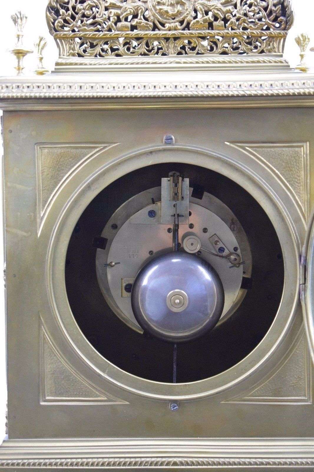 Seltene, schwere Bronze/Messing Pendule von Lerolle Paris um 1860 im Stile des Louis XIV. – Uhrwerk