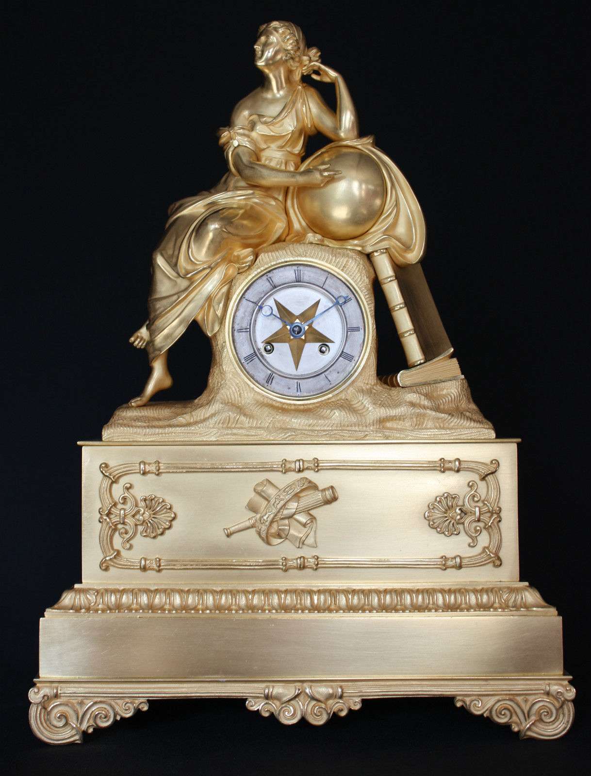 Feuervergoldete Pariser Charles X. Pendule Urania No. 4 von Pons um 1830 – Pendule Charles X.
