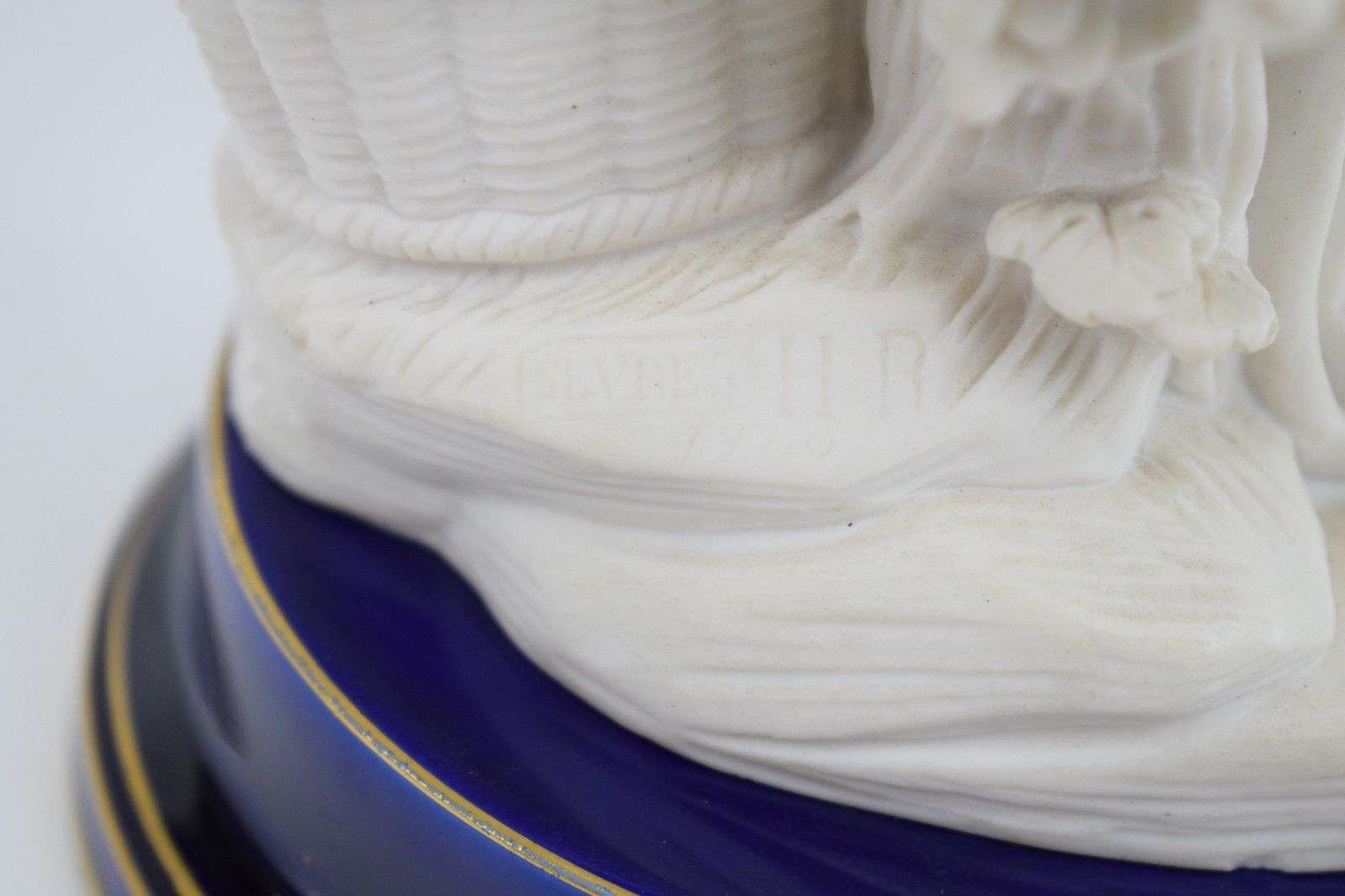 Bacchante aus Biskuitporzellan von Sevres um 1900 – Detail