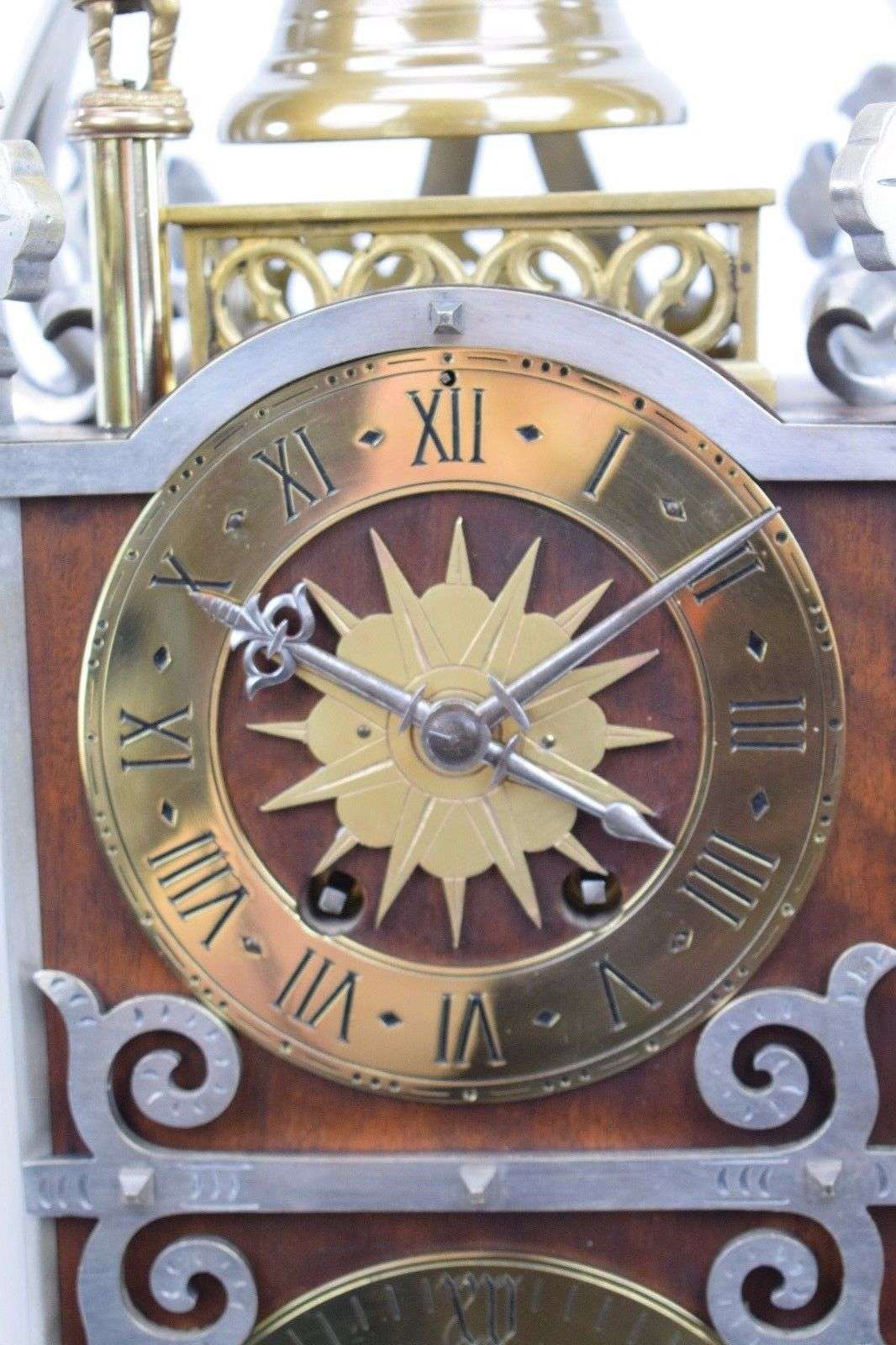 Große Türmchenuhr mit Mondphase Planchon Paris um 1890 – Detail