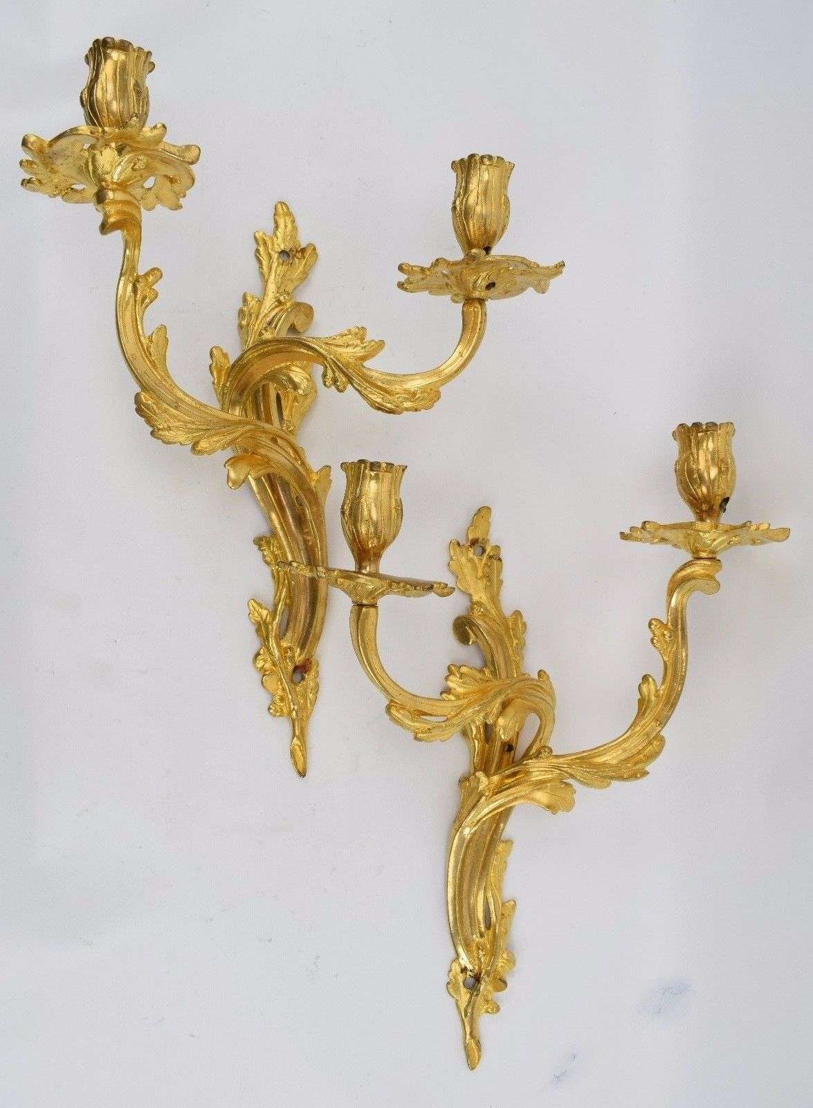 Ein Paar vergoldete, französische Louis XV Stil Leuchter aus Bronze Paris um 1870 – Vorderansicht