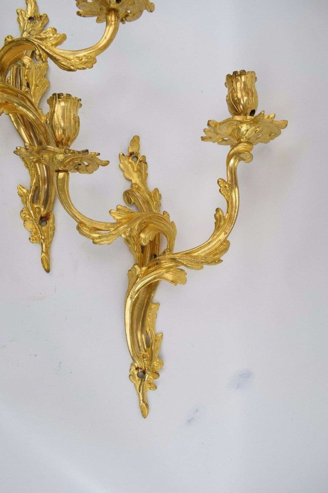 Ein Paar vergoldete, französische Louis XV Stil Leuchter aus Bronze Paris um 1870 – Detail