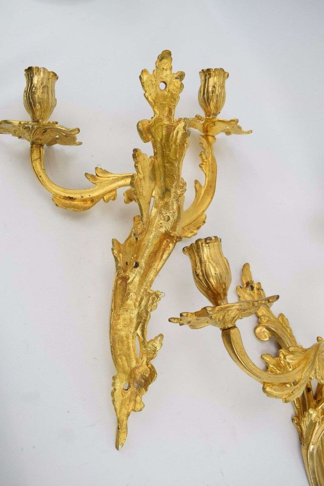 Ein Paar vergoldete, französische Louis XV Stil Leuchter aus Bronze Paris um 1870 – Detail