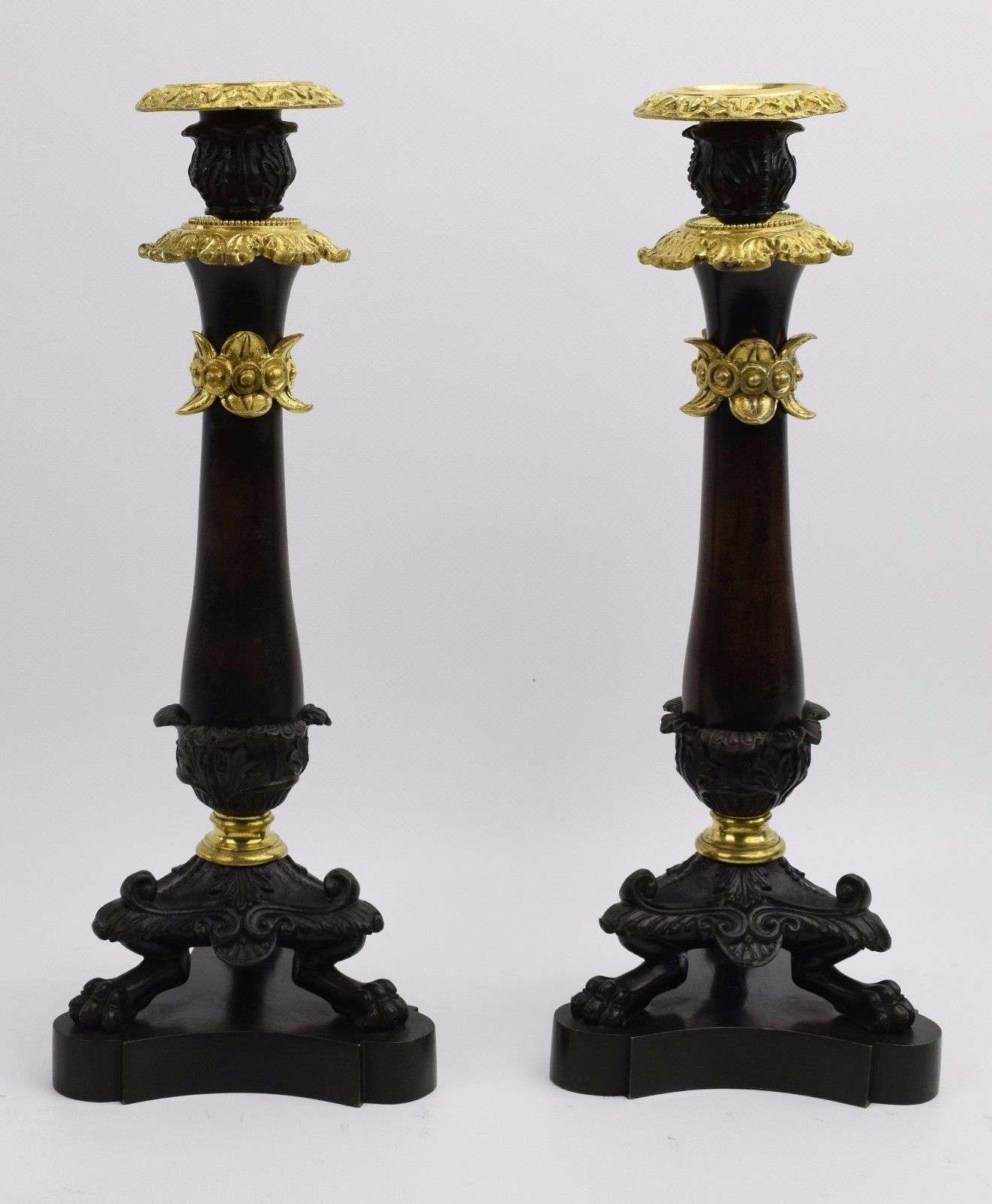 Paar französische Charles X. Leuchter aus vergoldeter und brünierter Bronze Paris um 1850 – Detail