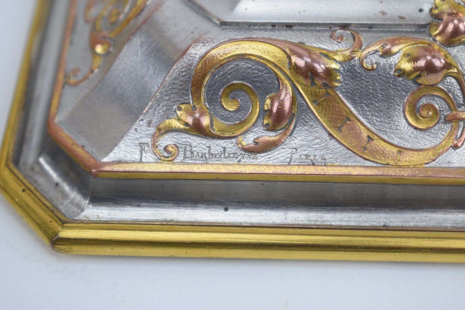 Paar seltene Bronzeleuchter von Ferdinand Barbedienne ausgestellt auf der Weltaustellung 1885 in Antwerpen – Detail