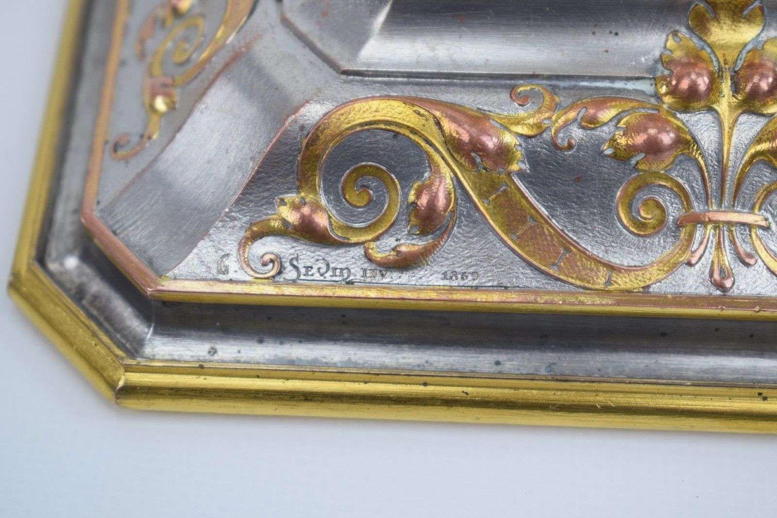 Paar seltene Bronzeleuchter von Ferdinand Barbedienne ausgestellt auf der Weltaustellung 1885 in Antwerpen – Detail
