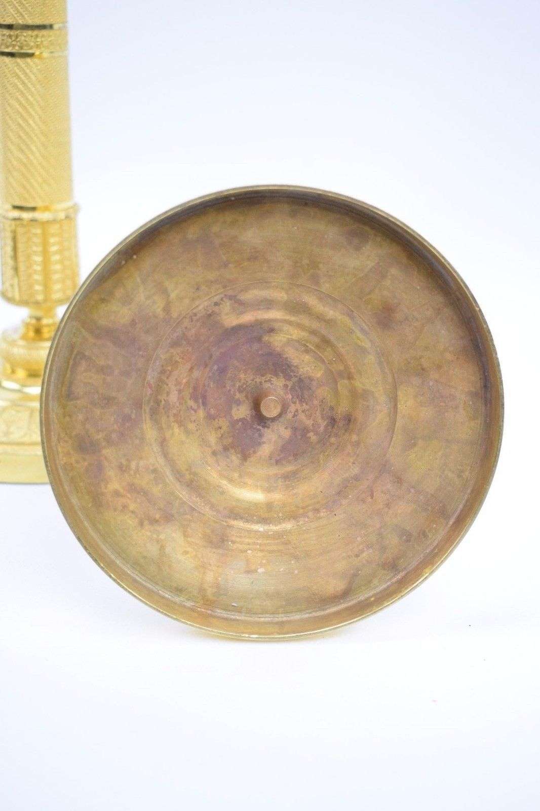 Ein Paar feuervergoldete, französische Empire Leuchter aus Bronze Paris um 1810 – Detail