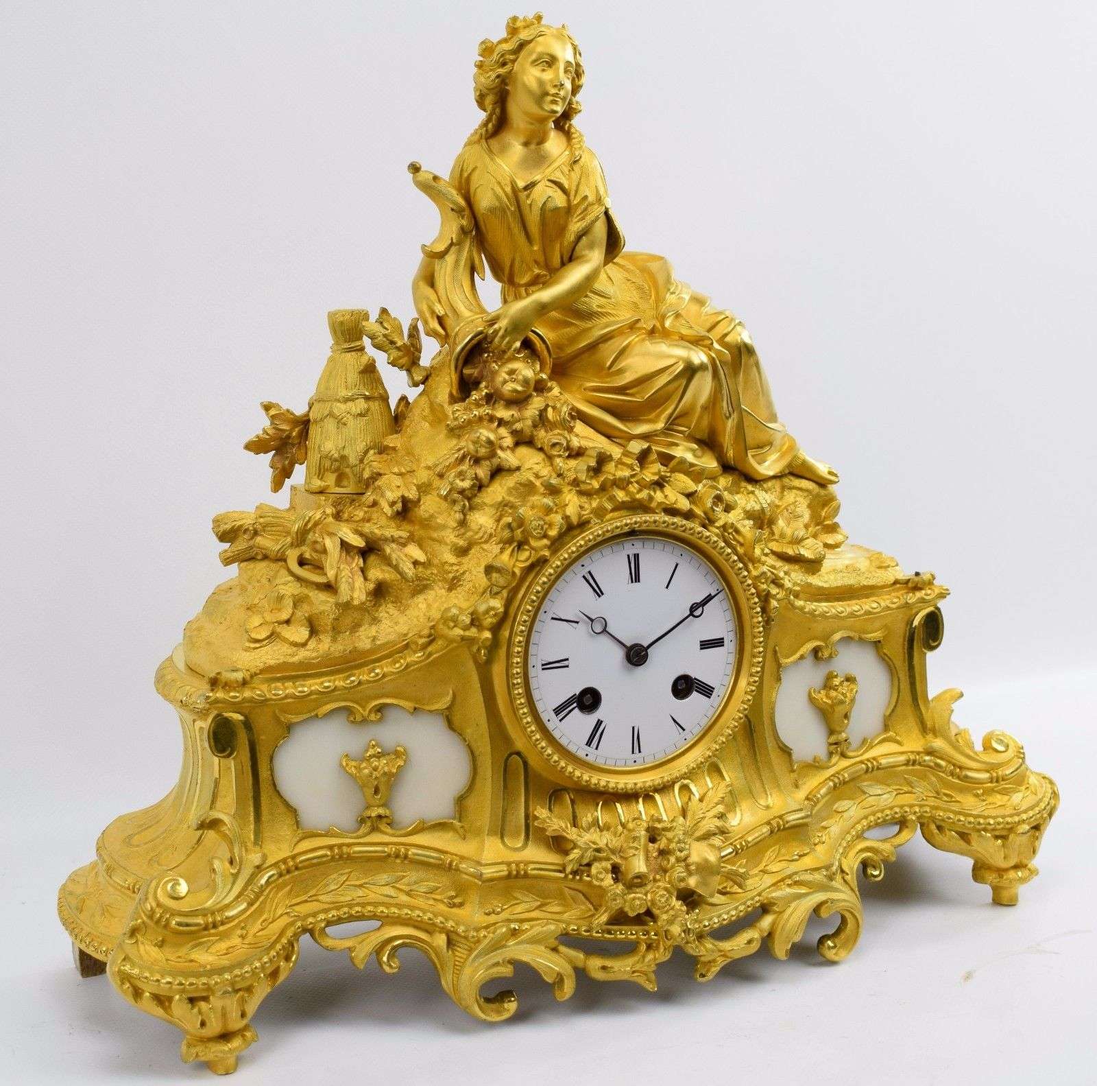 Wunderschöne, Pendule aus vergoldeter Bronze, Ceres mit Füllhorn um etwa 1850 Uhrwerk von Japy Freres – Detail