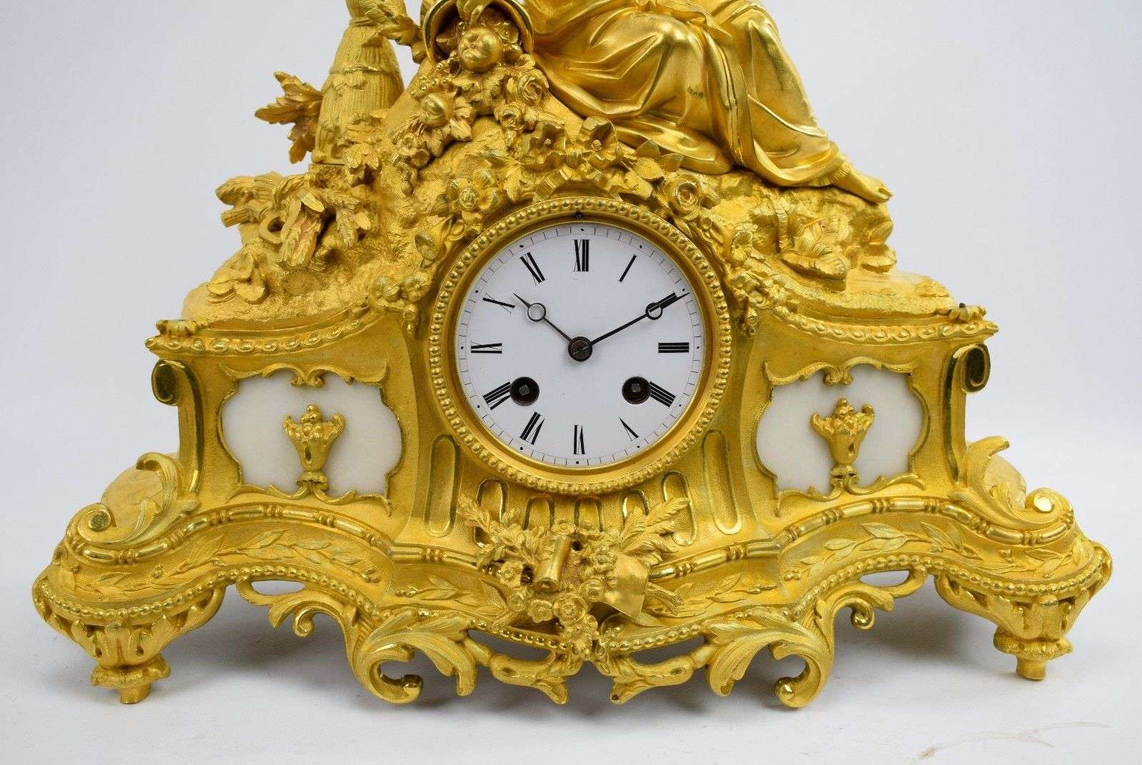 Wunderschöne, Pendule aus vergoldeter Bronze, Ceres mit Füllhorn um etwa 1850 Uhrwerk von Japy Freres – Detail