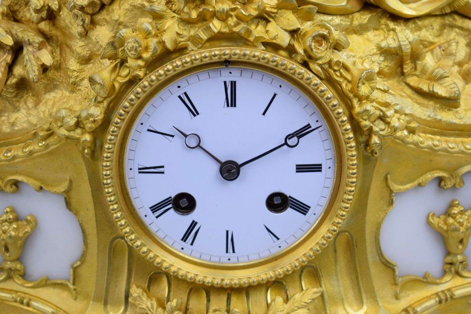 Wunderschöne, Pendule aus vergoldeter Bronze, Ceres mit Füllhorn um etwa 1850 Uhrwerk von Japy Freres – Zifferblatt