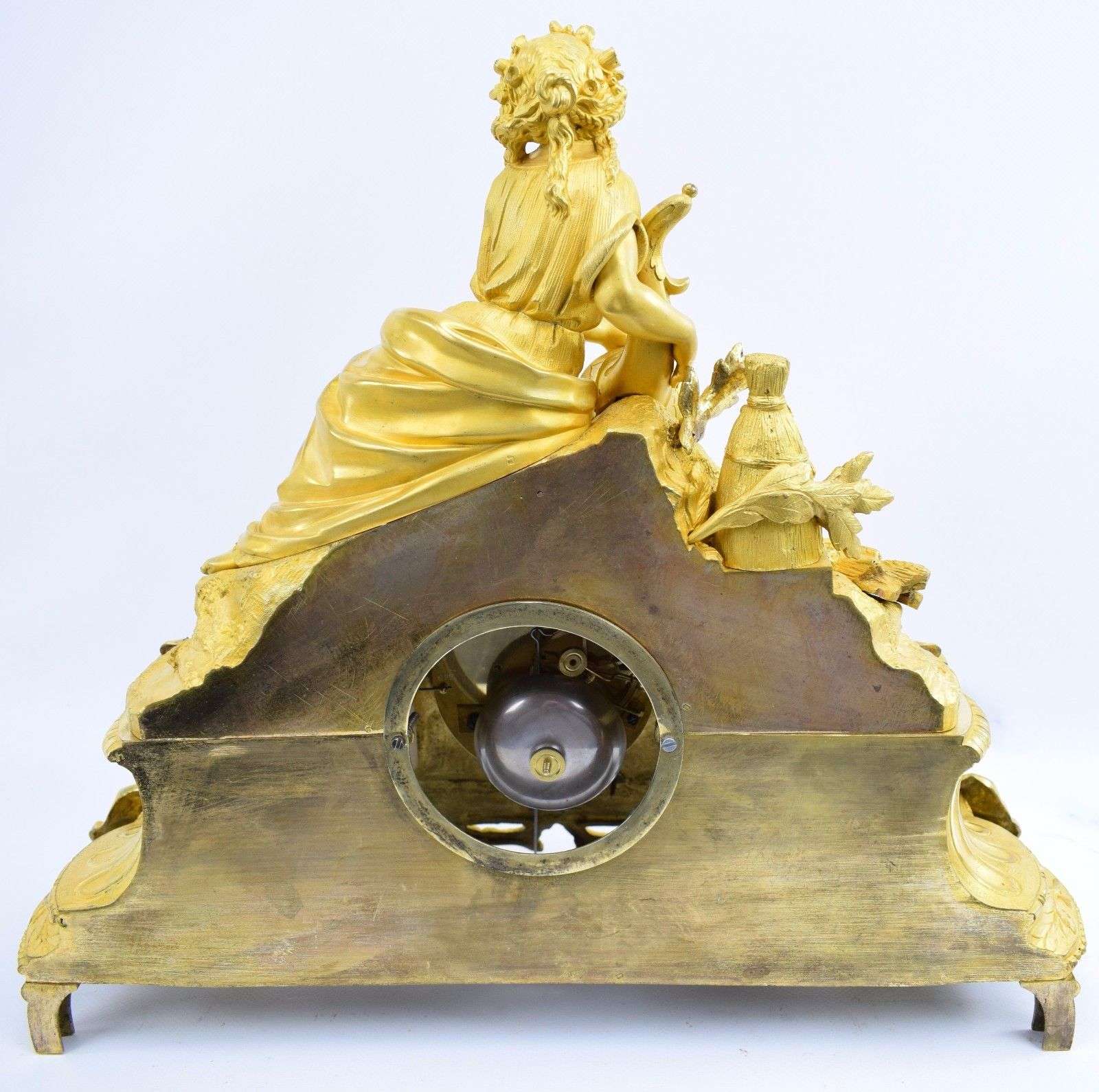 Wunderschöne, Pendule aus vergoldeter Bronze, Ceres mit Füllhorn um etwa 1850 Uhrwerk von Japy Freres – Rückseite