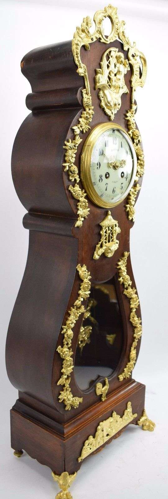Große Pendule auf Wandkonsole mit zahlreichen Bronzebeschlägen um 1890 das Uhrwerk von Japy Freres ZB bezeichnet Martinot a Paris – Detail