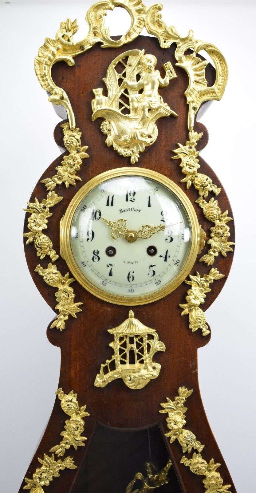Große Pendule auf Wandkonsole mit zahlreichen Bronzebeschlägen um 1890 das Uhrwerk von Japy Freres ZB bezeichnet Martinot a Paris – Detail