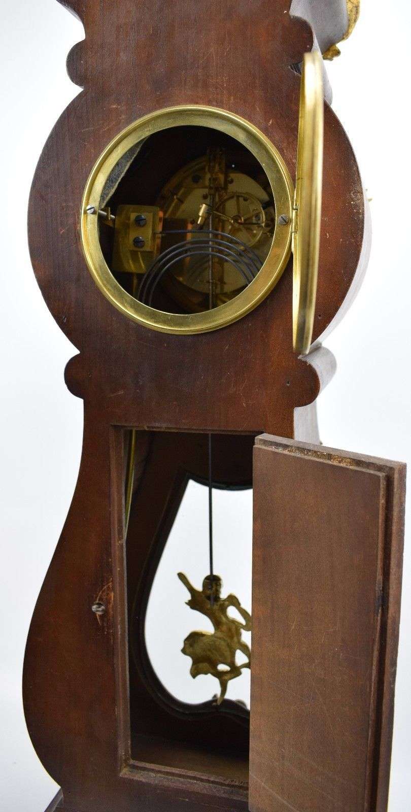 Große Pendule auf Wandkonsole mit zahlreichen Bronzebeschlägen um 1890 das Uhrwerk von Japy Freres ZB bezeichnet Martinot a Paris – Rückseite