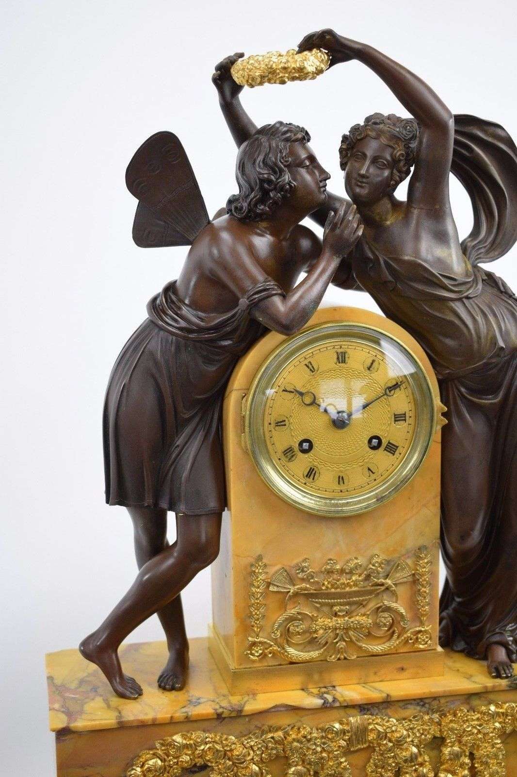 Große, Pariser Pendule Flora und Zephyr aus vergoldeter und brünierte Bronze Honoré Pons Paris um 1820 – Detail
