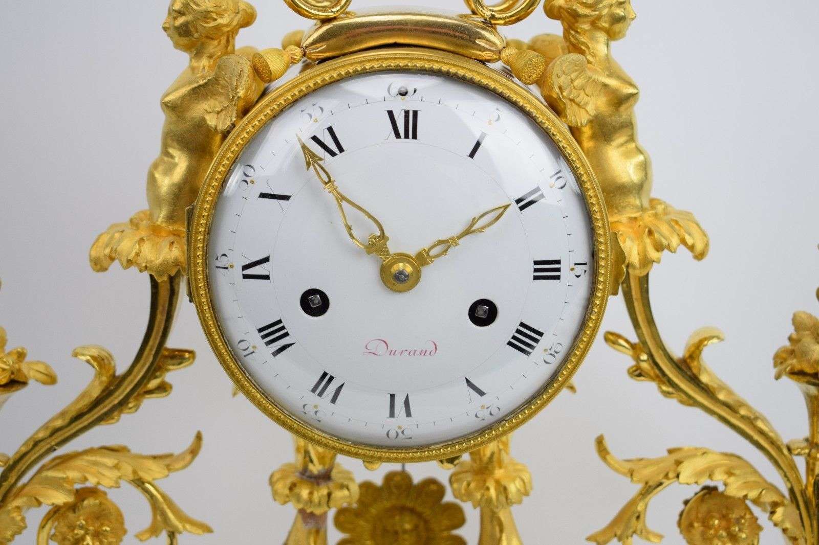 Portaluhr Pendule Kaminuhr Carrara Marmor, feuervergoldete Bronze Louis XVI 1785 – Detail