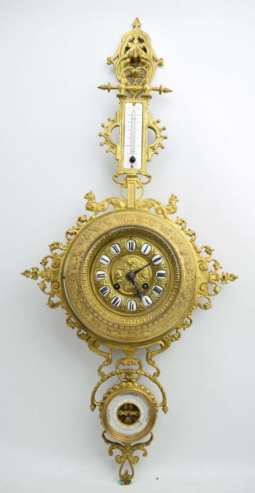 Große Messing Carteluhr Pendule Wanduhr A.D. Mougin um 1880 mit Thermometer – Vorderansicht