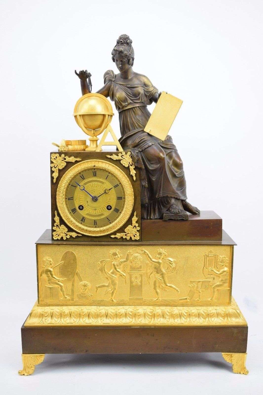 Große Empire Pendule Kaminuhr Urania Astronomie feuervergoldete Bronze 1820 – Vorderansicht