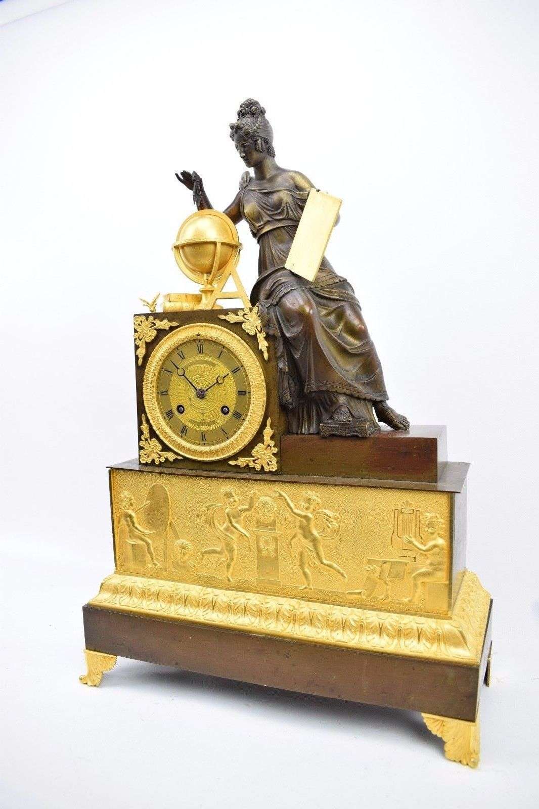 Große Empire Pendule Kaminuhr Urania Astronomie feuervergoldete Bronze 1820 – Detail