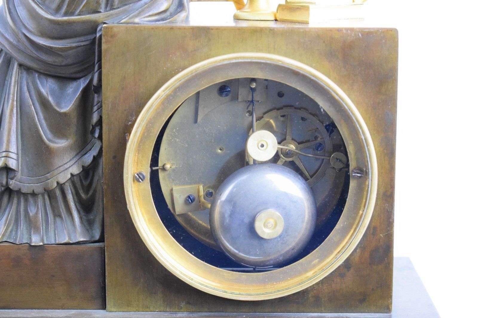 Große Empire Pendule Kaminuhr Urania Astronomie feuervergoldete Bronze 1820 – Detail
