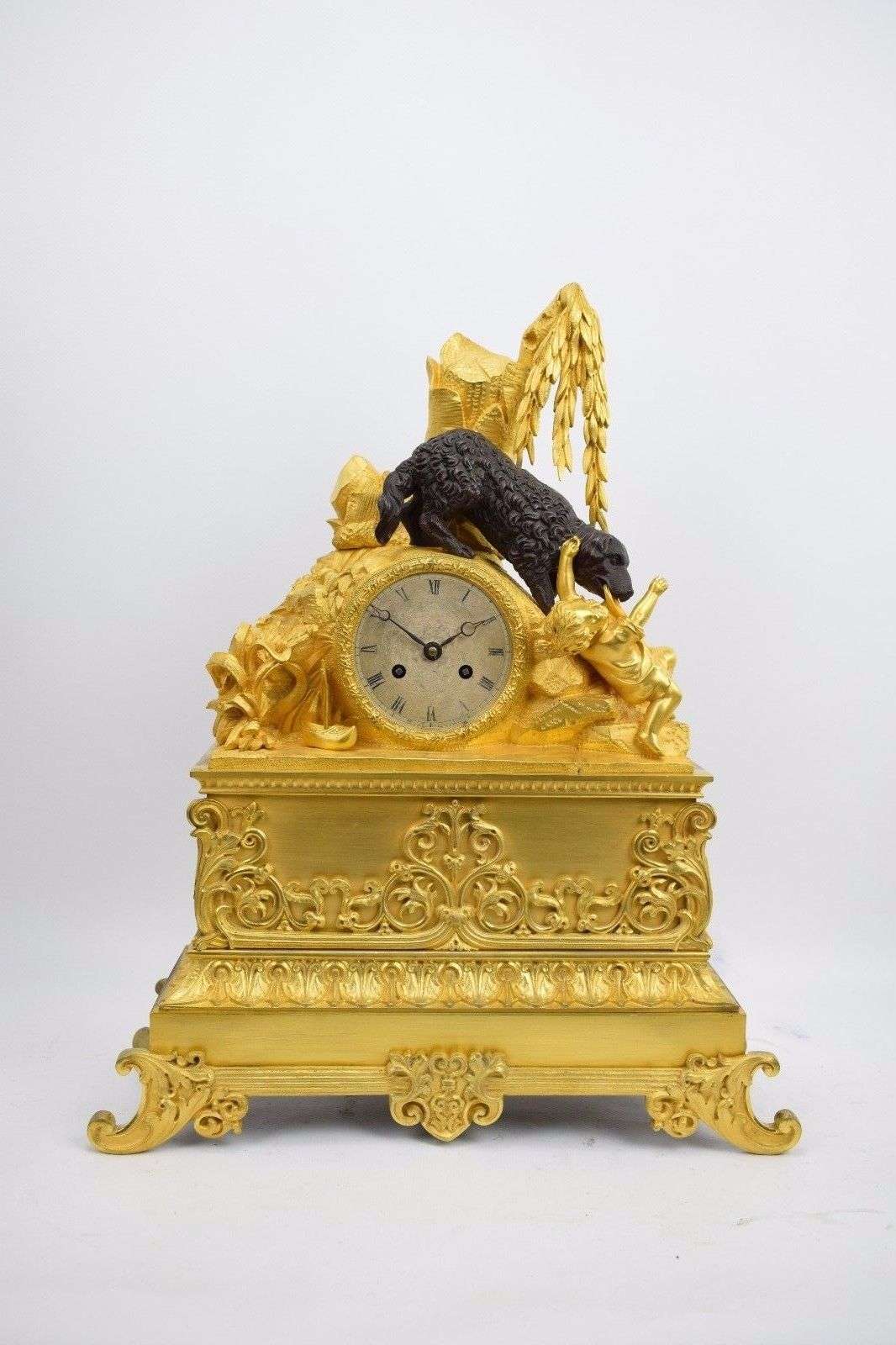 Feine Ch.X Pendule Kaminuhr feuervergoldete Bronze Paris um 1828 Gay a Paris – Vorderansicht