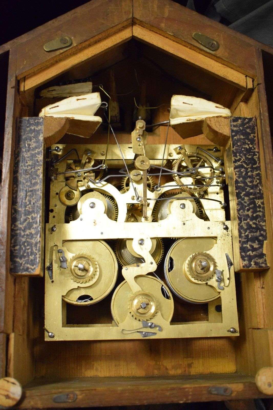 Seltene hochwertige Kuckucksuhr Cuckoo clock Beha? 3xSchnecke Fusee um 1880 – Detail
