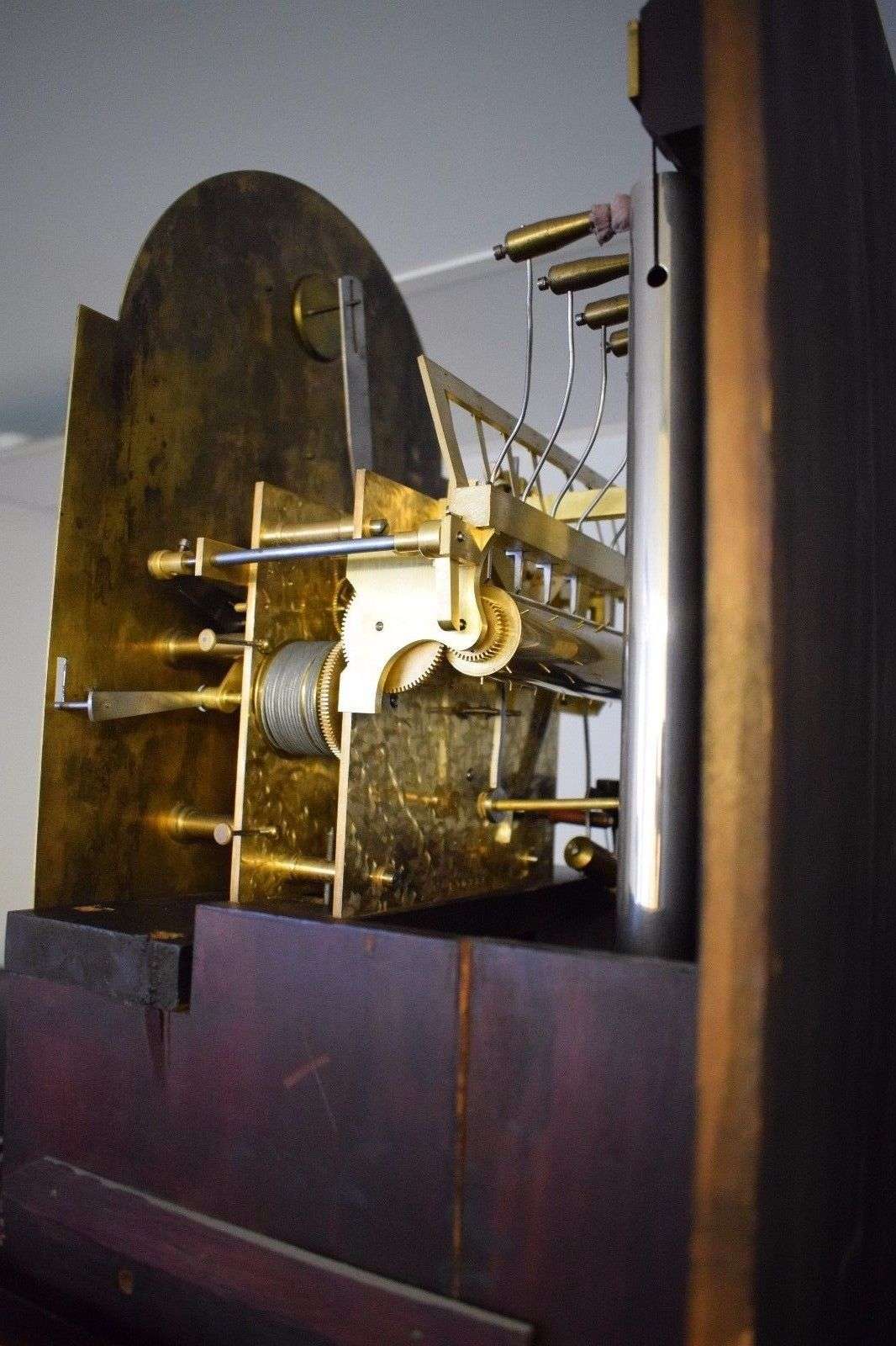 Imposante englische Standuhr mit Tubular Gong 2 Melodien auf 9 Röhrenglocken um 1890 – Detail