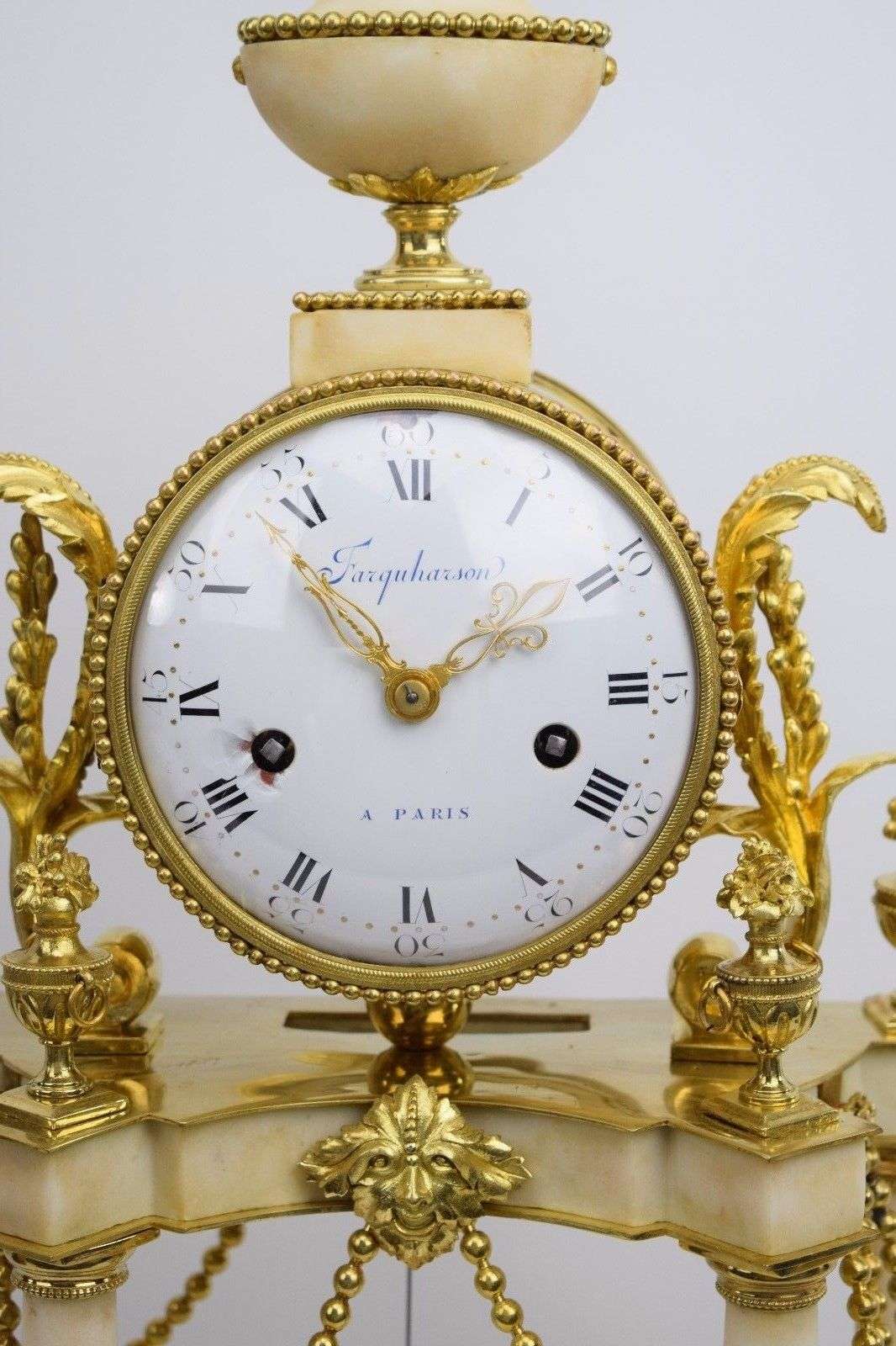 Portaluhr Pendule Kaminuhr Carrara Marmor, Farquharson Louis XVI 1775 – Detail
