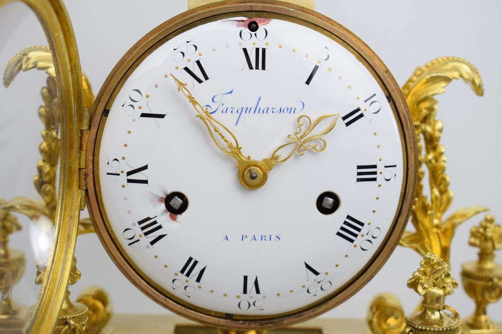 Portaluhr Pendule Kaminuhr Carrara Marmor, Farquharson Louis XVI 1775 – Detail