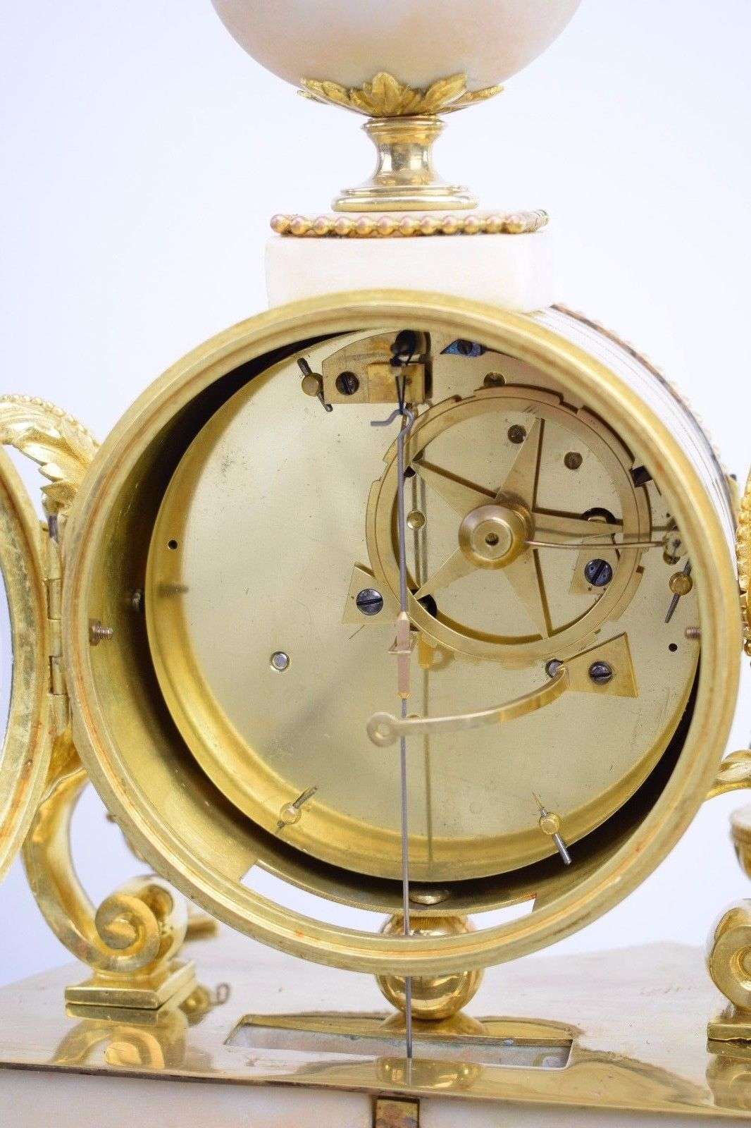 Portaluhr Pendule Kaminuhr Carrara Marmor, Farquharson Louis XVI 1775 – Detail