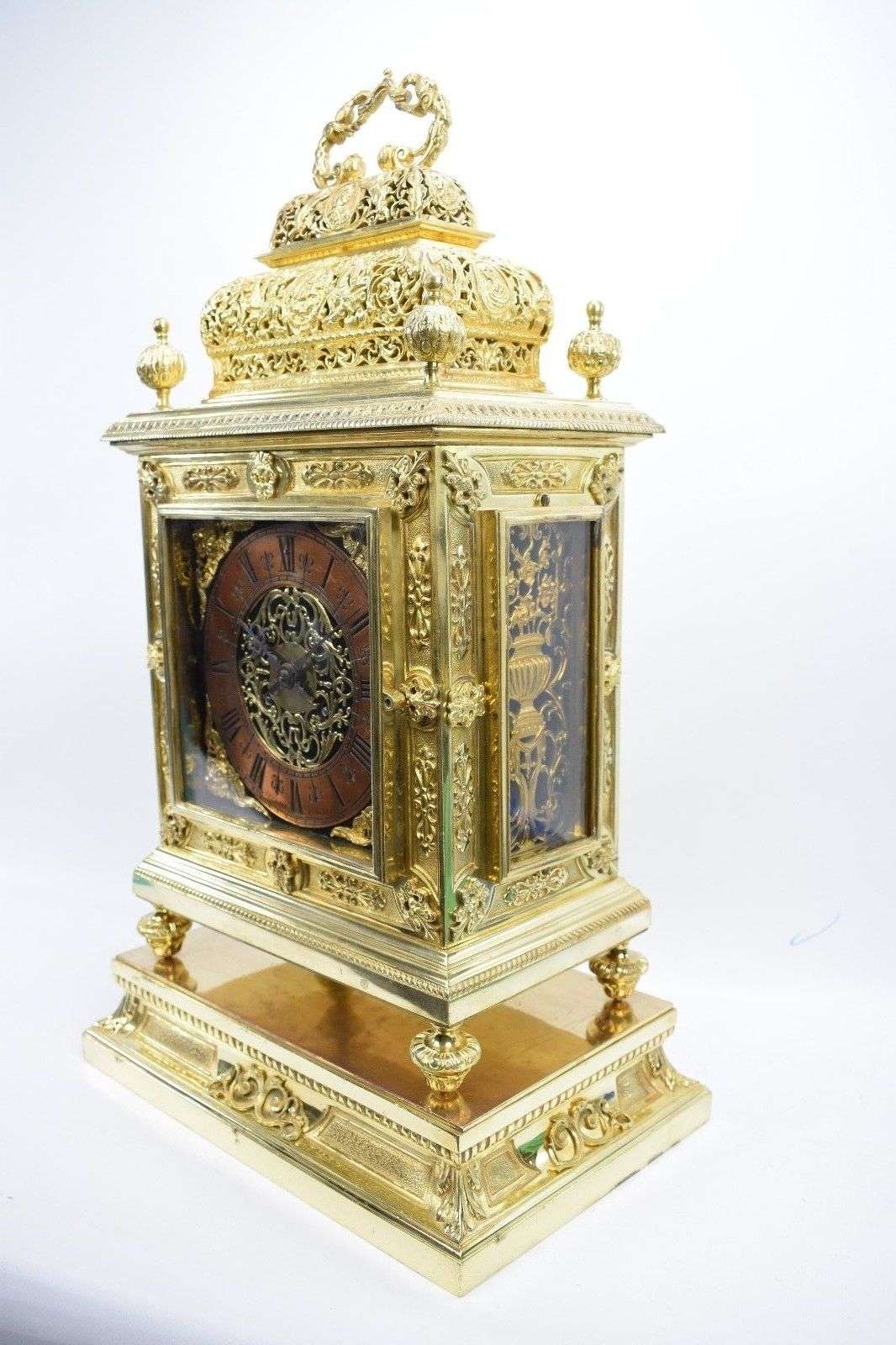 Schwere, vergoldete Bronzependule im Stile des Barock (bzw. Queen Anne) bez. Lerolle a Paris um 1870 – Detail