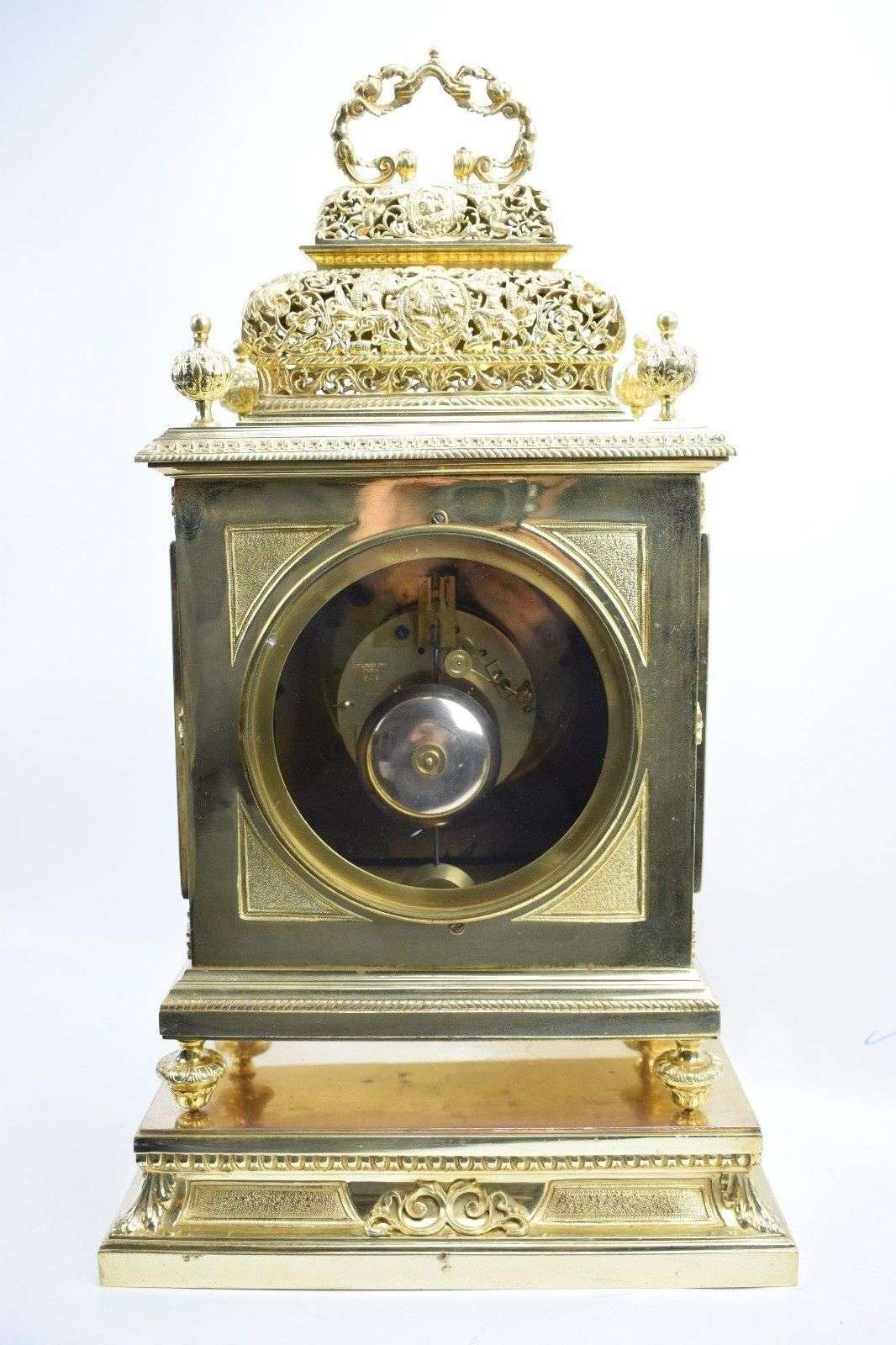 Schwere, vergoldete Bronzependule im Stile des Barock (bzw. Queen Anne) bez. Lerolle a Paris um 1870 – Detail