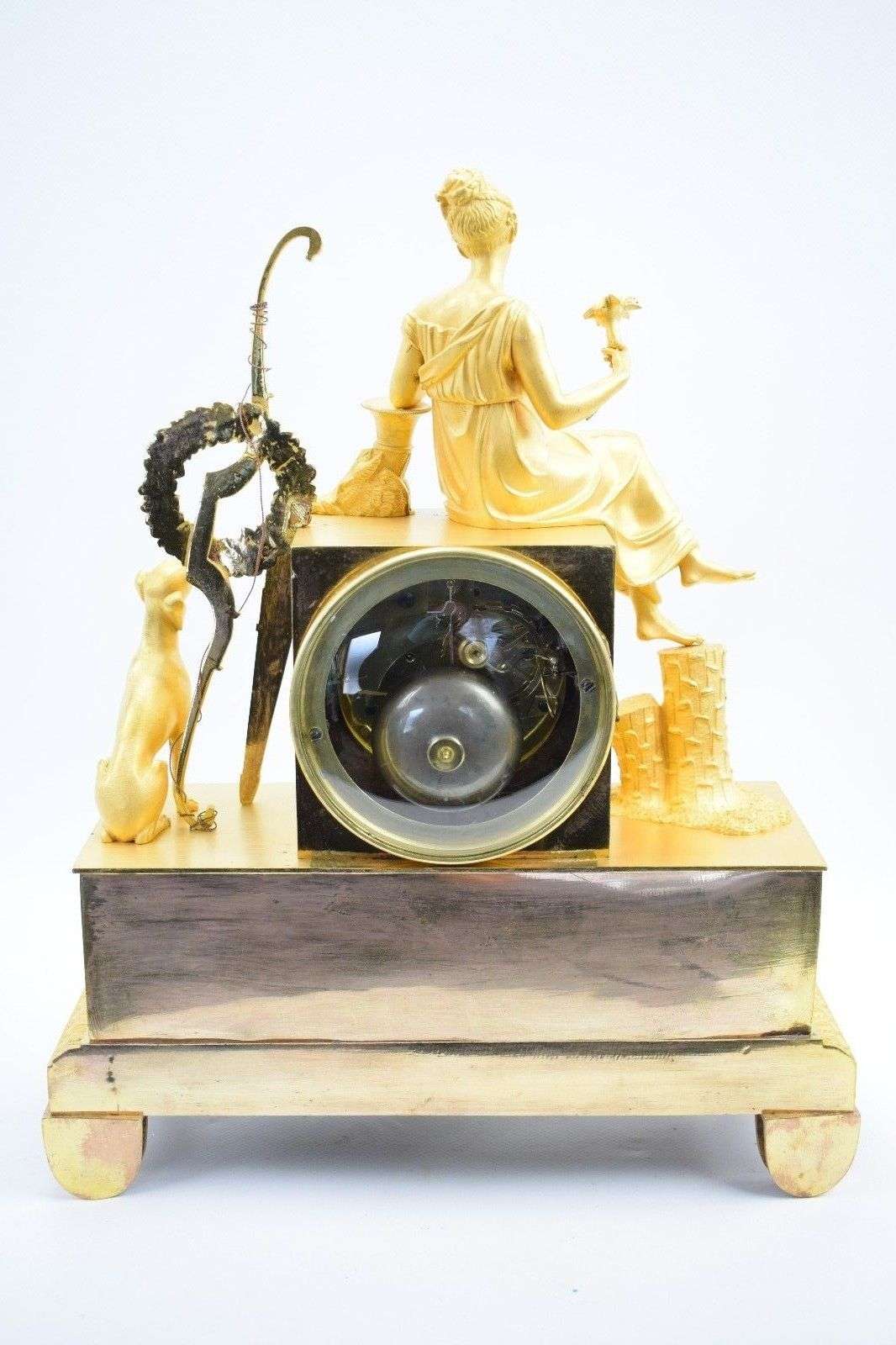 Wunderschöne Empire Pendule Artemis aus feuervergoldeter Paris um 1815 – Detail