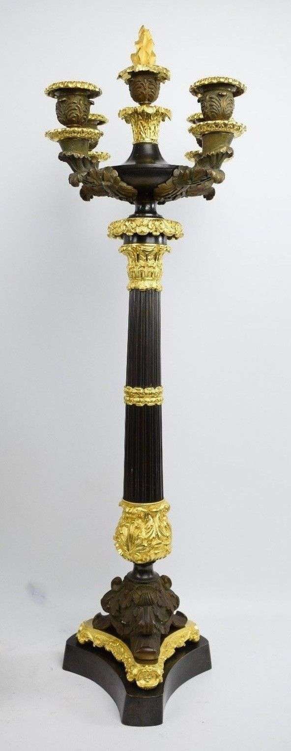 Imposante sehr seltene feuervergoldete Bronze Pendule Kaminuhr Garnitur J.W. von GOETHE ca.1839 – Kandelaber 2